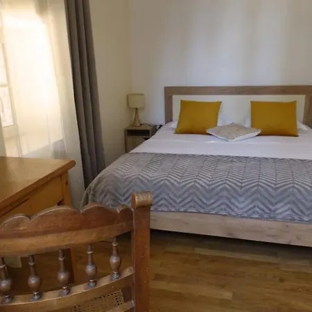 La Tour De Coron Guest house *